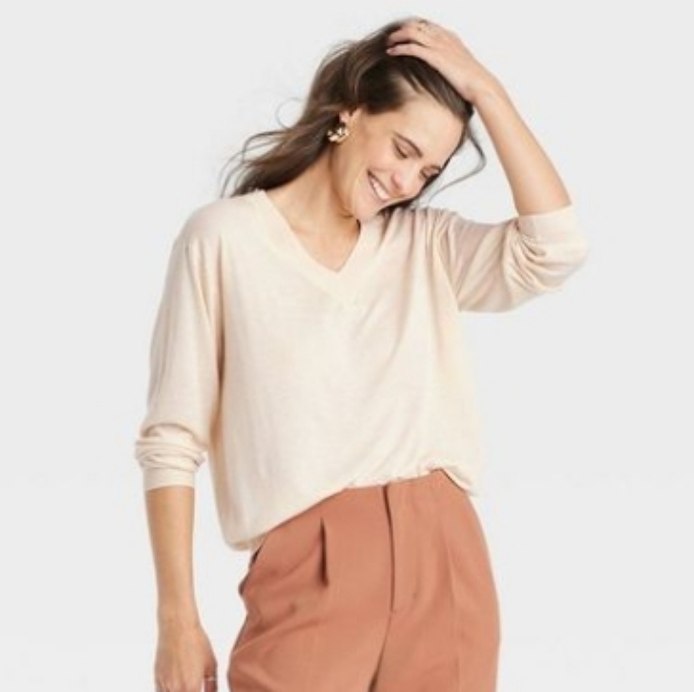 Women's Fine Gauge‎ V-Neck Lightweight Sweater
